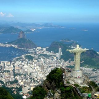 Rio de Janeiro from above Cristo Redentor. Mariordo via Wikimedia Commons.